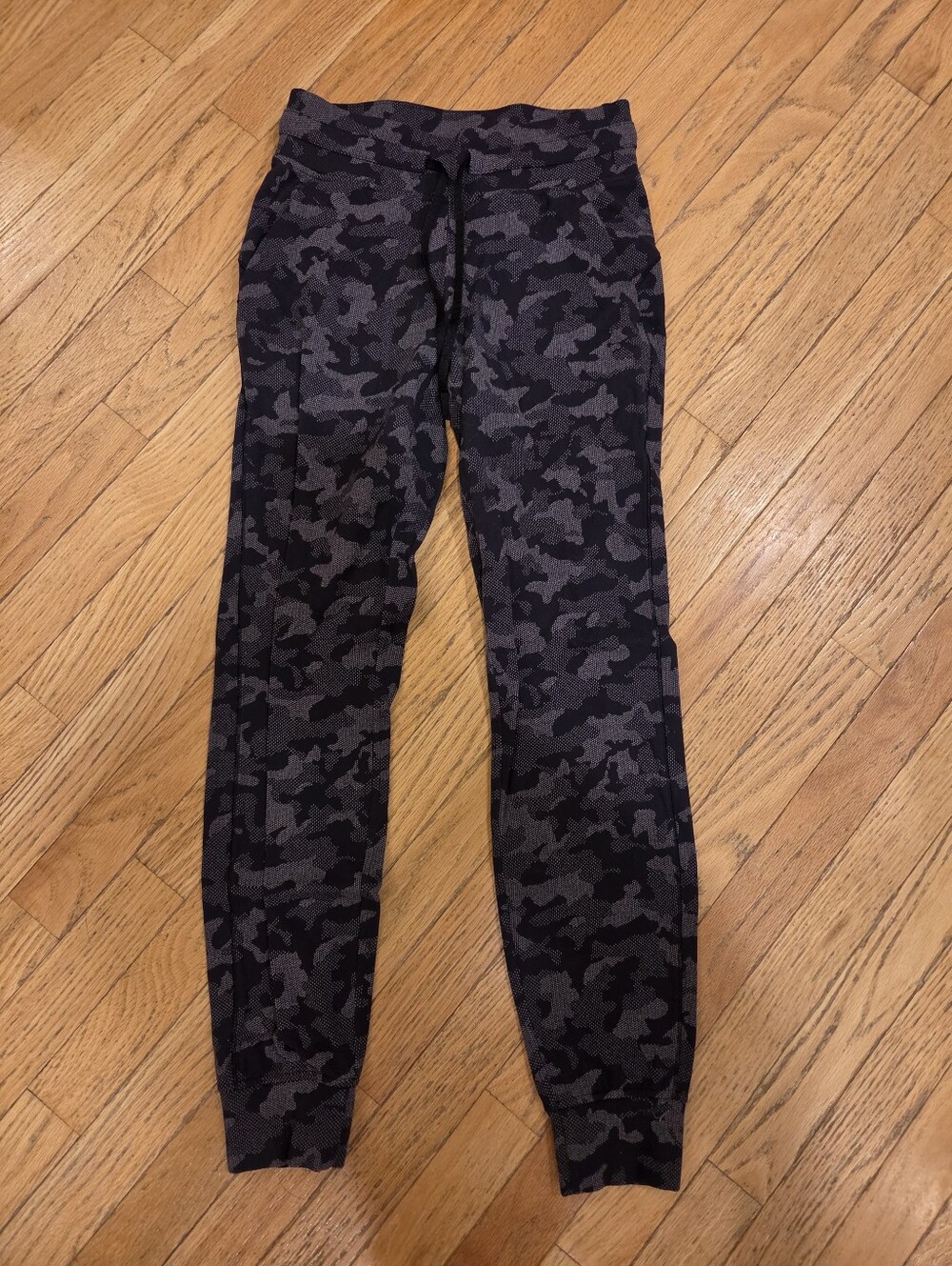 Lululemon Womans Rulu Heritage Camo Jogger Crop Pants Size 4